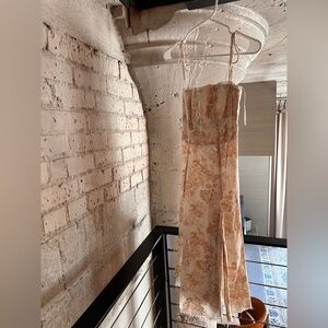 Reformation linen dress with tan toile in size 0. Worn once